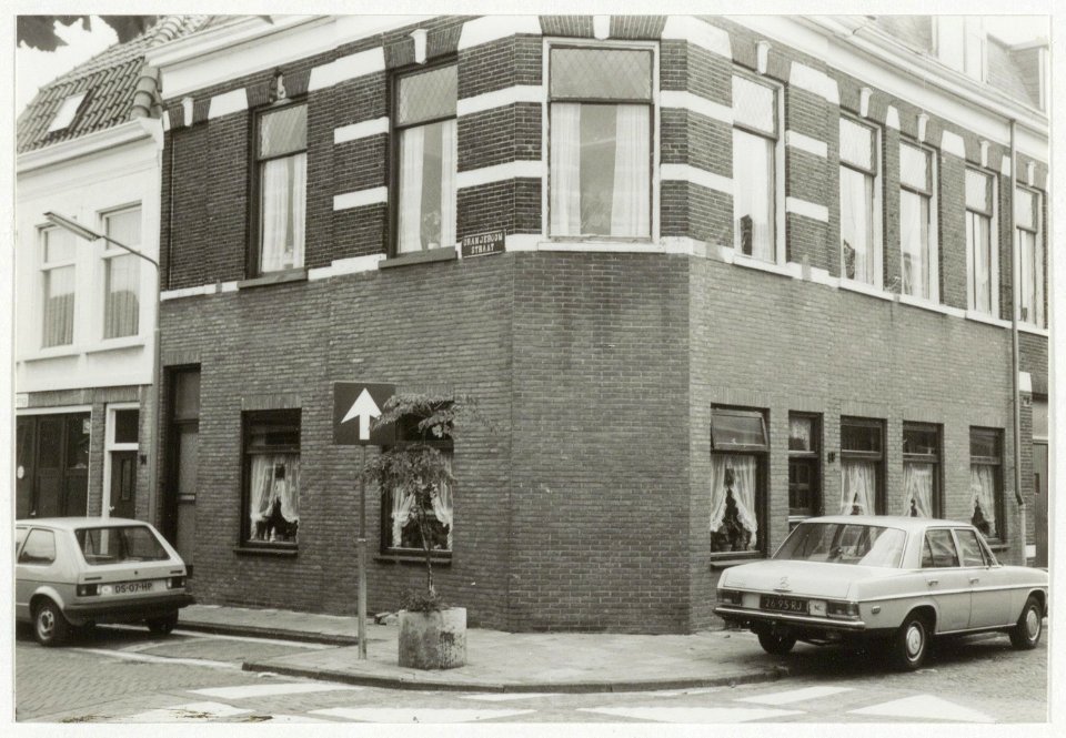 Oranjeboomstraat 89, hoek Oranjestraat