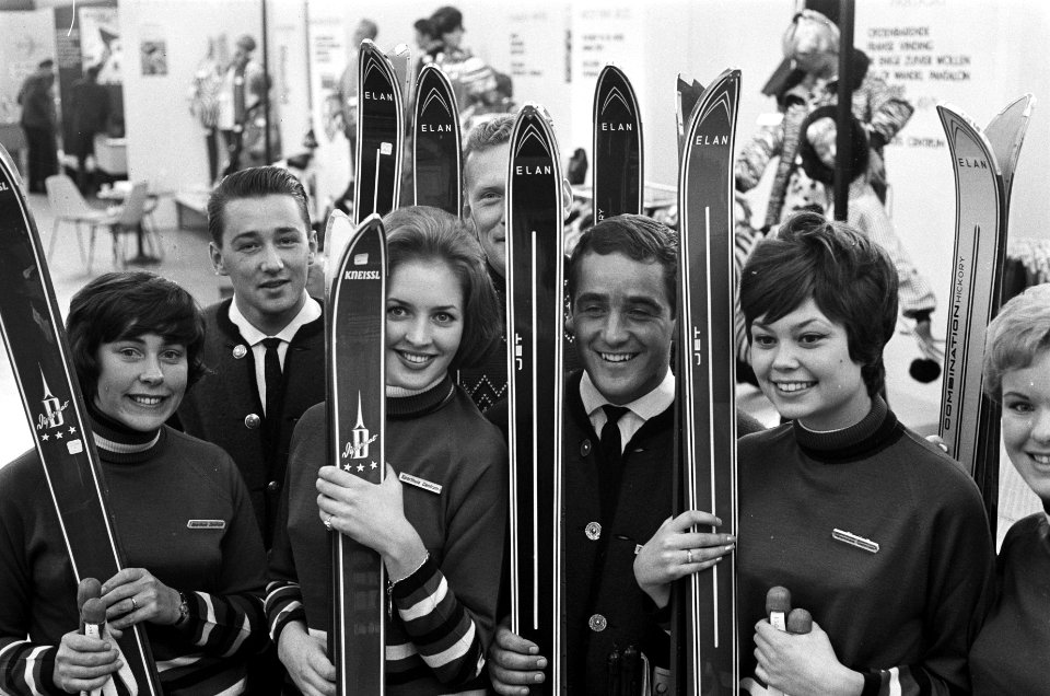 Opening Wintersportbeurs in RAI-gebouw geopend door dhr Dony, Bestanddeelnr 915-6444