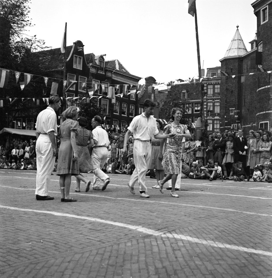 Optreden dansgroep bij De Waag, Bestanddeelnr 900-4599