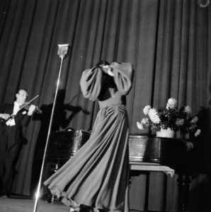 Optreden Lucienne Boyer in City Theater, Bestanddeelnr 901-1657