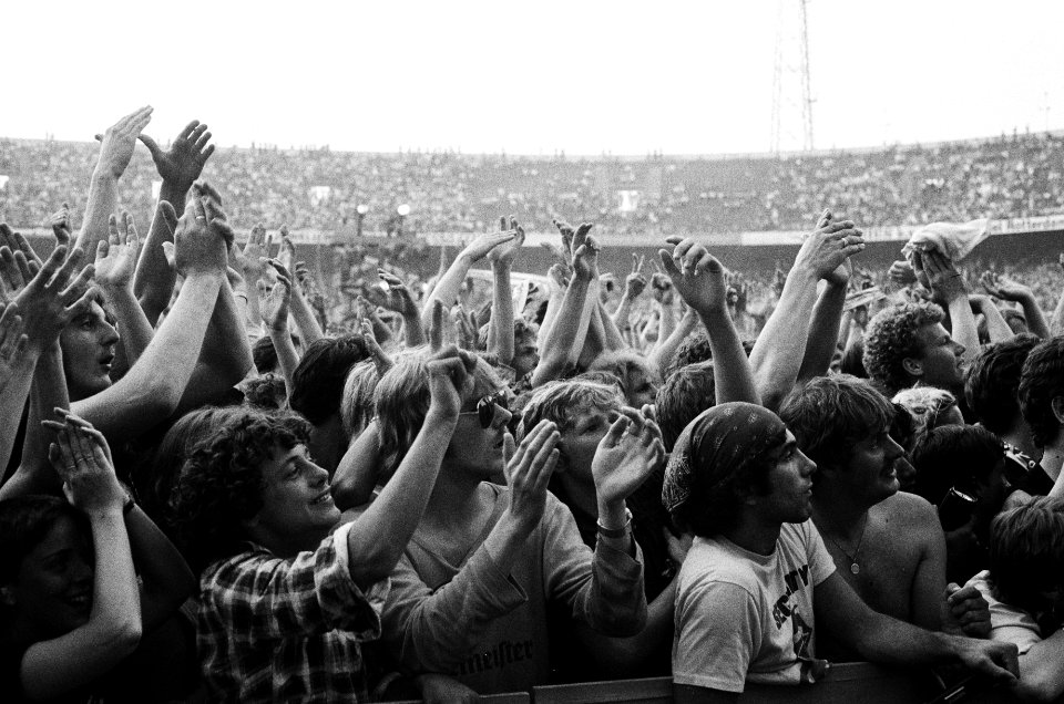 Optreden Rolling Stones in het Feijenoordstadion, Rotterdam Stones-fans, Bestanddeelnr 932-1929