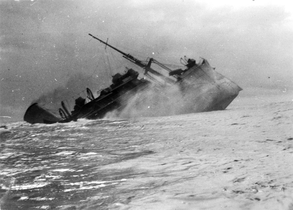 Opname van een zinkend schip in volle zee, Bestanddeelnr 900-9143