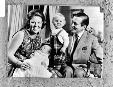 Opname van Prinses Beatrix Prins Claus , Prins Willem Alexander en Prins Johan F, Bestanddeelnr 921-7774