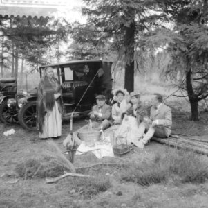 Opname te Driebergen van het Koninginnedag televisieprogramma Rond 1909 (het g, Bestanddeelnr 910-3282
