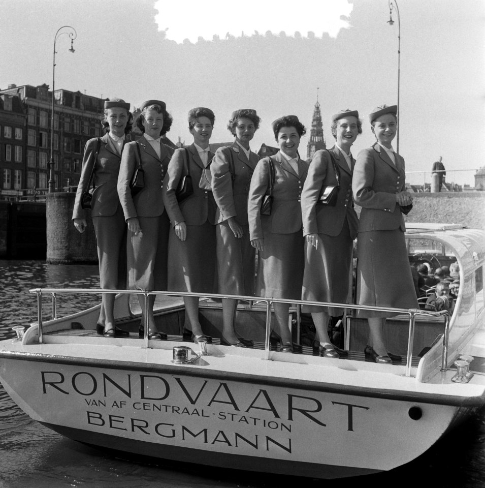 Opname stewardessen Bergmann rondvaart, Bestanddeelnr 905-1028