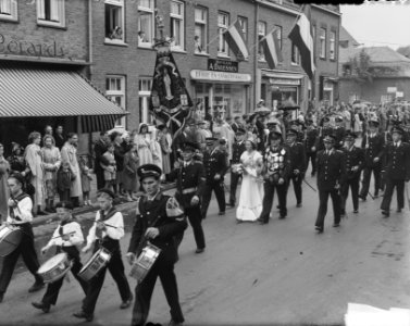 Optocht 300-jarig bestaan schutterij St. Bavo. Koninklijke Schutterij St. Joseph, Bestanddeelnr 904-0478