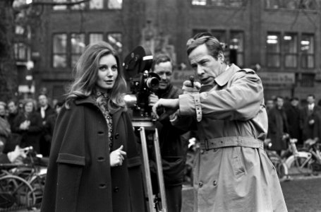 Opname speelfilm Love in Amsterdam op Rembrandtsplein. Catharine von Schell en, Bestanddeelnr 920-8571