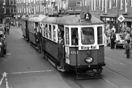 Optocht historische trams door Amsterdam, Tram 81 beeld uit optocht, Bestanddeelnr 931-4896