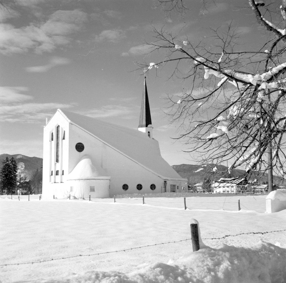 Opstandingskerk in Rottach-Egern in de sneeuw, Bestanddeelnr 254-3773