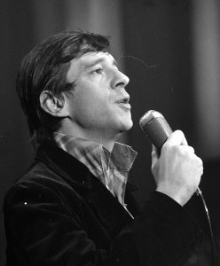 Optreden van Ramses Shaffy, Bestanddeelnr 919-6263 (cropped)
