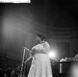 Optreden van Mahalia Jackson in Concertgebouw, Bestanddeelnr 912-3938 photo