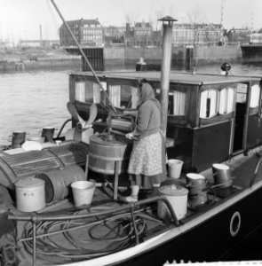 Opname binnenschepen in havens en kaden in Rotterdam in opdracht o.a. Het schip, Bestanddeelnr 911-7578