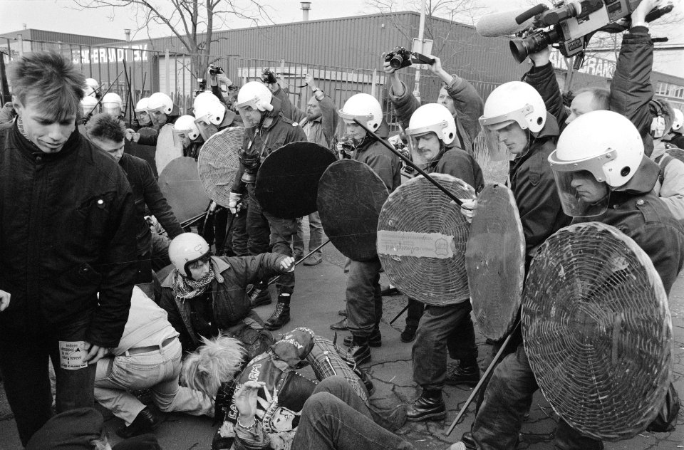 Optreden van de ME tegen een demonstrant, Bestanddeelnr 934-4422