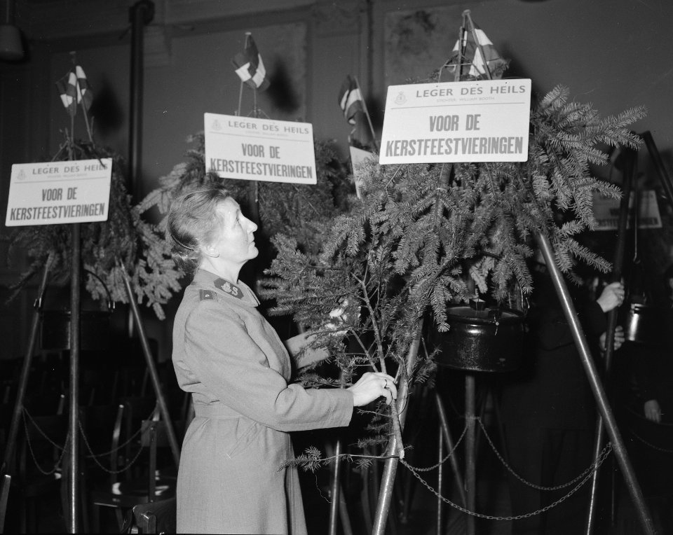 Opmaak kerstpotten Leger des Heils Amsterdam, Bestanddeelnr 908-1804