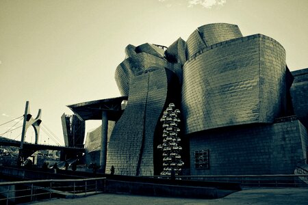 Blanco y negro guggenheim museum photo