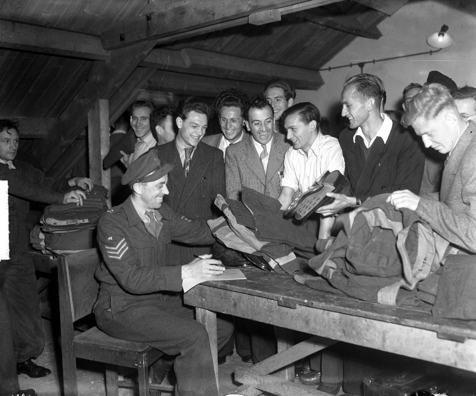 Opkomst Korea vrijwilligers nieuwe Alexanderkazerne te Den Haag, Bestanddeelnr 904-1714