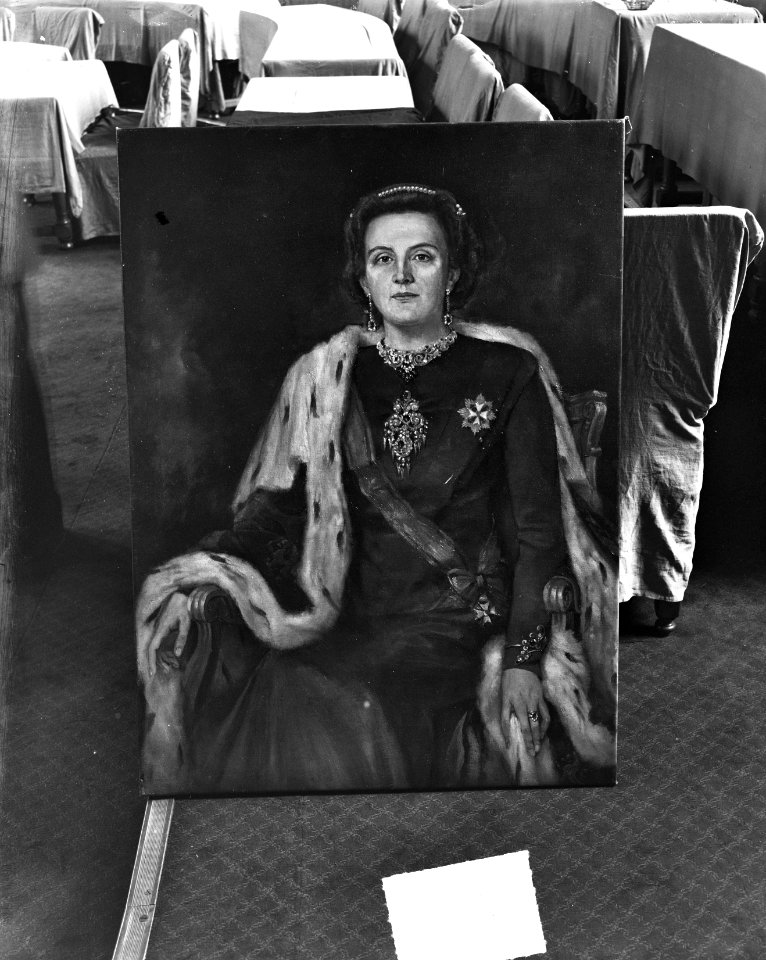 Opname van een schilderij van koningin Juliana, gemaakt door Theo Delft uit Waal, Bestanddeelnr 903-7228