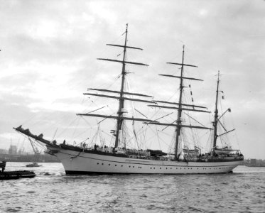 Opleidingsschip Gorch Fock van de Bundesmarine in Rotterdam, Bestanddeelnr 913-2371