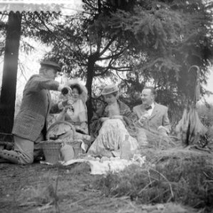 Opname te Driebergen van het Koninginnedag televisieprogramma 'Rond 1909' (het g, Bestanddeelnr 910-3280