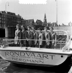 Opname stewardessen Bergmann rondvaart, Bestanddeelnr 905-1030