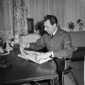 Oud-atleet Frits de Ruyter (de Ruijter) sportcommentator van atletiekwedstrijden, Bestanddeelnr 911-9621