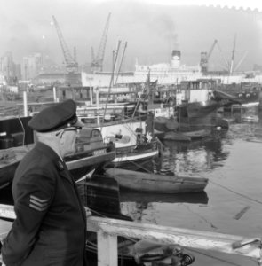 Opname binnenschepen in havens en kaden in Rotterdam in opdracht o.a. Het schip, Bestanddeelnr 911-7575