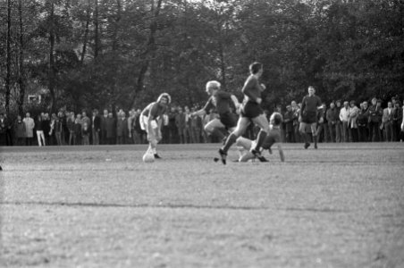 Oud-Amsterdam tegen Oud-Oranje 4-2, spelmoment, Bestanddeelnr 925-9855