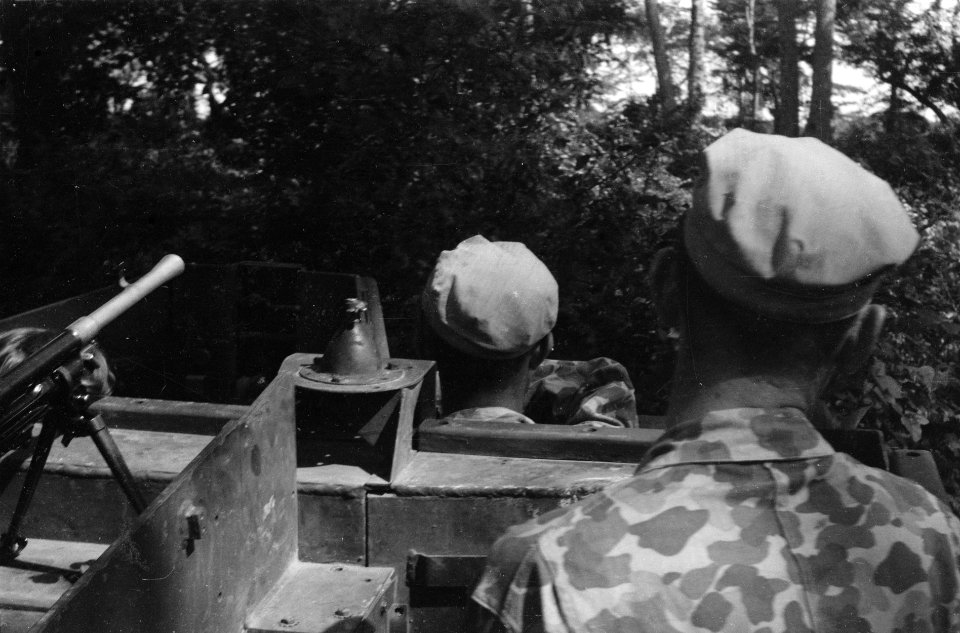 Opname gemaakt in een bren-carrier, Bestanddeelnr 6502