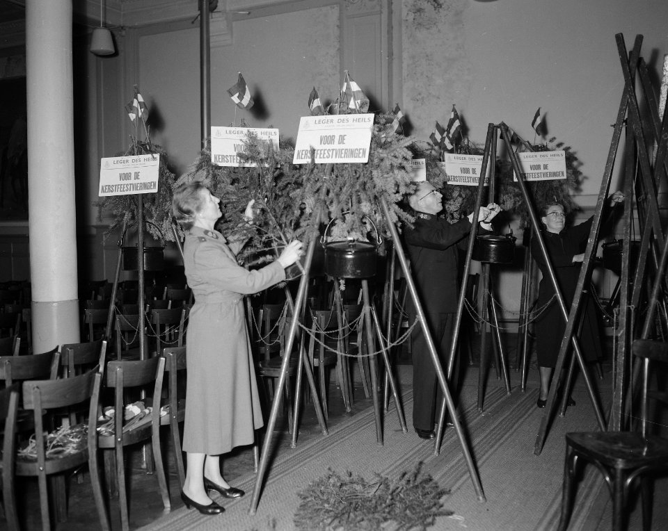 Opmaak kerstpotten Leger des Heils Amsterdam, Bestanddeelnr 908-1803