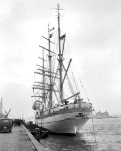 Opleidingsschip Gorch Fock van de Bundesmarine in Rotterdam, Bestanddeelnr 913-2370