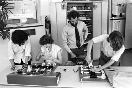 Opleiding voor vrouwen in technische beroepen in de streekschool in Amsterdam, R, Bestanddeelnr 930-9958
