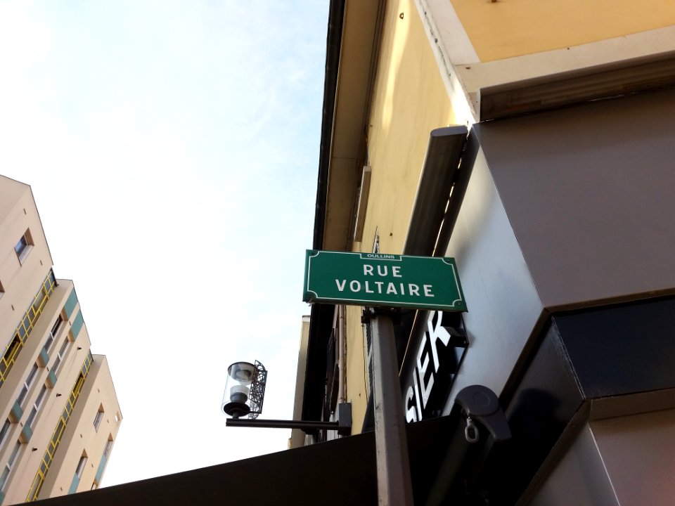 Oullins - Rue Voltaire, plaque