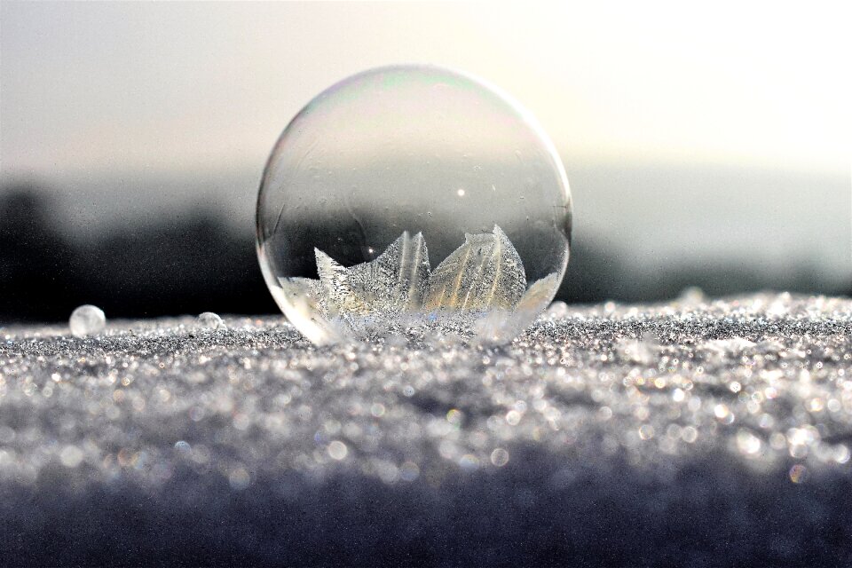 Frozen bubble eiskristalle winter