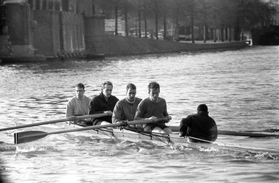 Oude vier van het Amsterdamse Nereus in traing voor de Varsity, Bestanddeelnr 911-1921