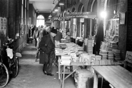Oudemanhuispoort, Amsterdam, boekenstalletjes, Bestanddeelnr 925-9543
