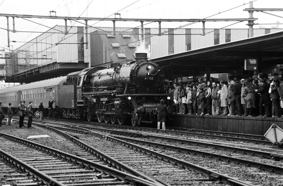 Oude stoomlocomotief van Rotterdam naar Utrecht ivm beurs, Bestanddeelnr 931-3611