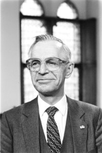 Oud minister mr. R. J. Nelissen wordt verhoord mr. R. J. Nelissen , koppen, Bestanddeelnr 932-9169