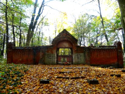 Ostromecko park grob 3 10-2013