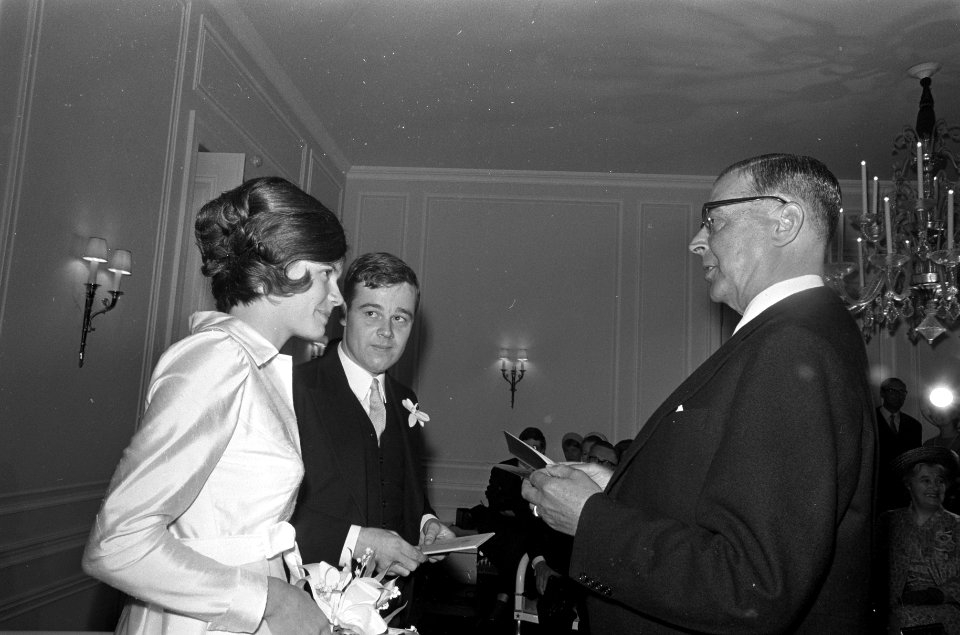 Oud burgemeester Amsterdam mr. G. van Hall huwelijk voltrokken van neef ir. A. F, Bestanddeelnr 921-5075