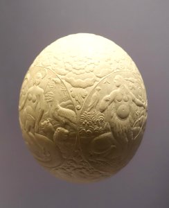 Ostrich egg with depictions of the four continents, 17th century - Landesmuseum Württemberg - Stuttgart, Germany - DSC03437