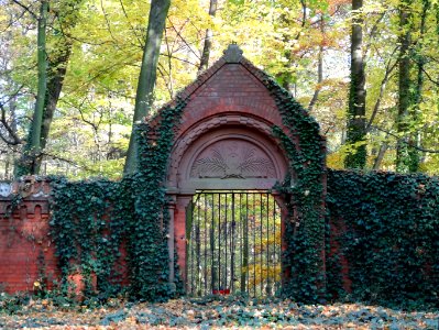 Ostromecko park grob 1 10-2013
