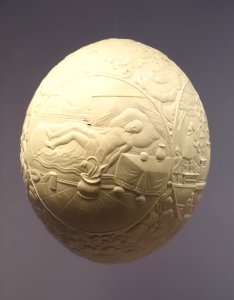 Ostrich egg with depictions of the stages of life, 17th century - Landesmuseum Württemberg - Stuttgart, Germany - DSC03435