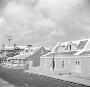 Oude Arubaanse huizen in de Wilhelminastraat in Oranjestad op Aruba, Bestanddeelnr 252-7895