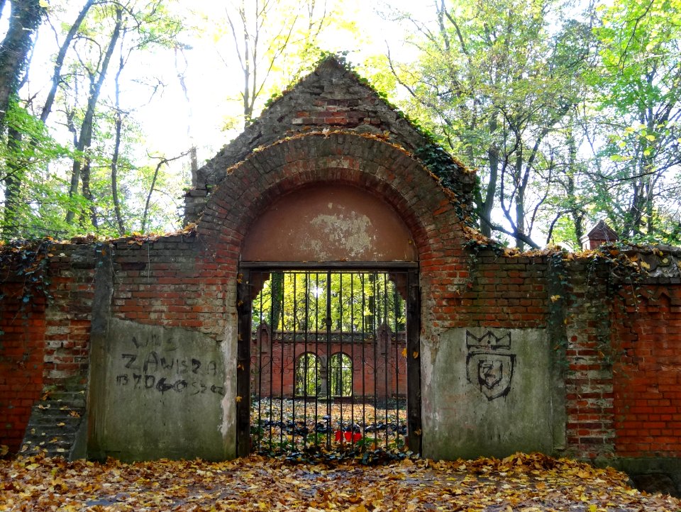 Ostromecko park grob 4 10-2013