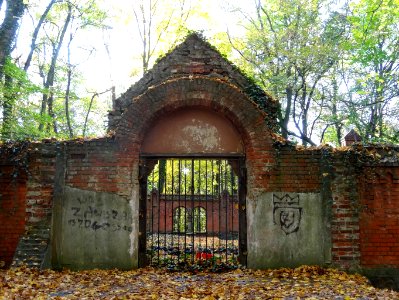 Ostromecko park grob 4 10-2013