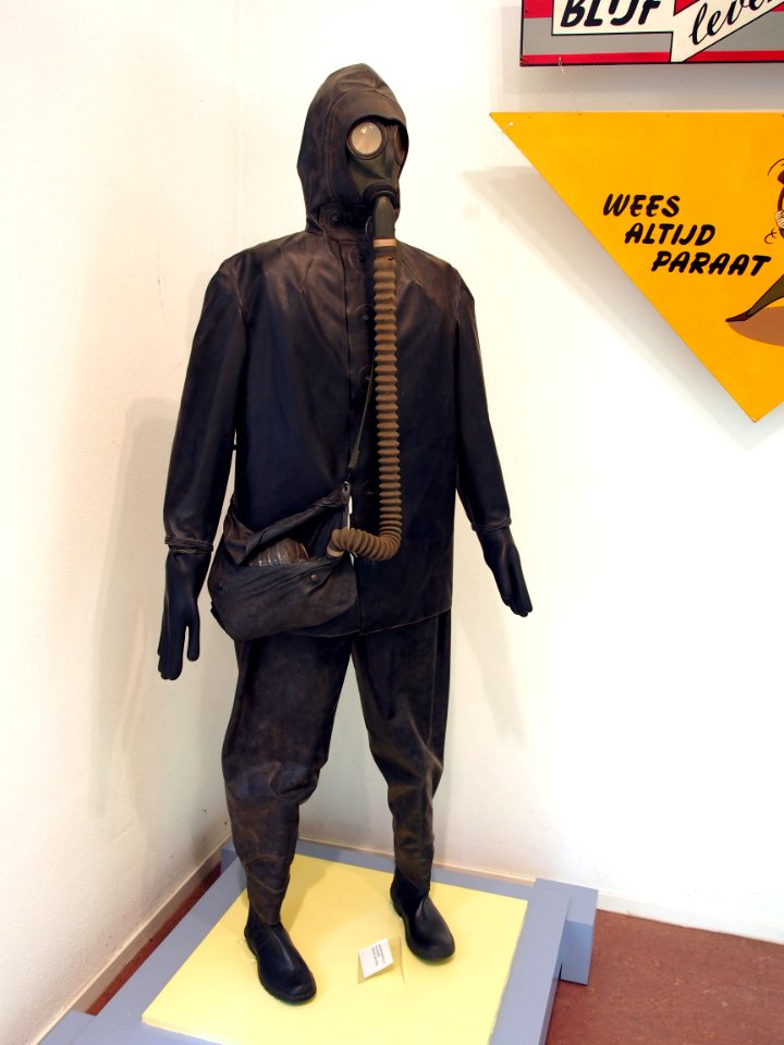 Oude NBC beschermingkleding, Geniemuseum Vught, foto 2