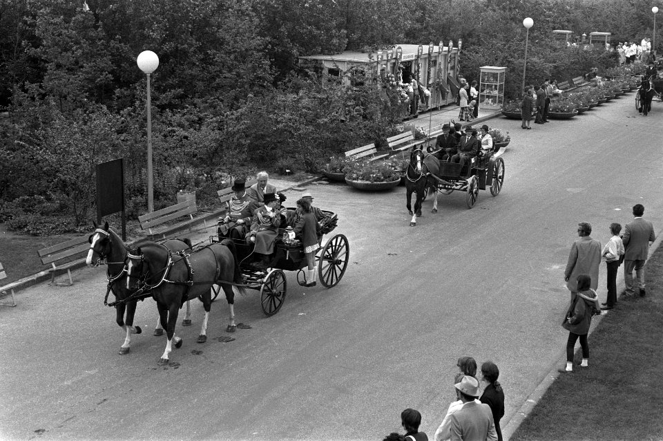 Oude rijtuigen op de Floriade in het Amstelpark, Bestanddeelnr 925-6762