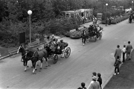 Oude rijtuigen op de Floriade in het Amstelpark, Bestanddeelnr 925-6762