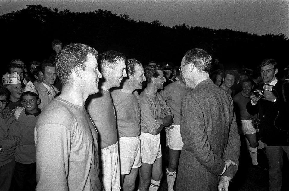 Oud Internationals tegen Soest combinatie te Soestdijk 3-4. Prins Bernhard in ge, Bestanddeelnr 921-4672