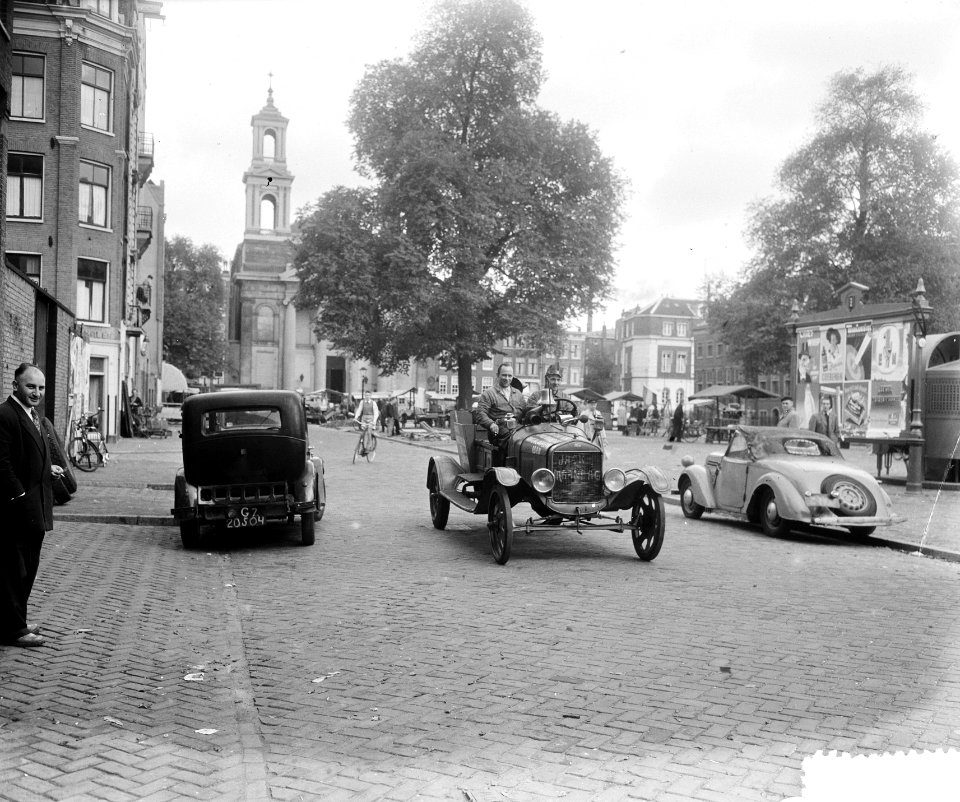 Oude brandweerauto voor de sloop, Bestanddeelnr 905-3242
